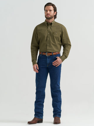Classic meets rugged with the Wrangler George Strait Collection Long Sleeve Olive Green Western Shirt. Comfortable, durable, and perfect for work or everyday Western wear.