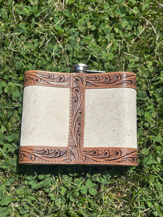 32oz Mustang Etched Hide Flask - Cowboy Swagger32oz Mustang Etched Hide Flask