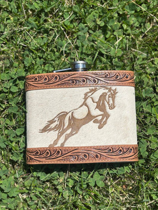 32oz Mustang Etched Hide Flask - Cowboy Swagger32oz Mustang Etched Hide Flask