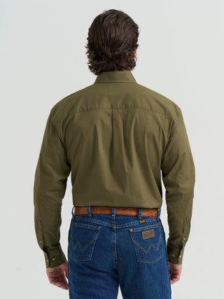 Classic meets rugged with the Wrangler George Strait Collection Long Sleeve Olive Green Western Shirt. Comfortable, durable, and perfect for work or everyday Western wear.