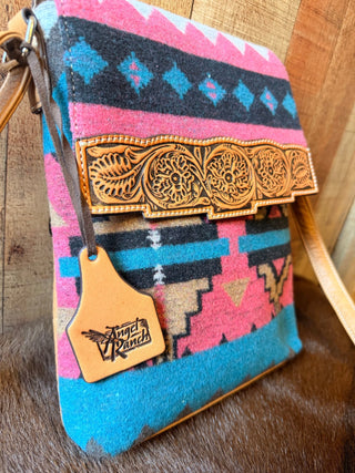 Angel Ranch Conceal Carry Ppnk Woven Blanket Crossbody Purse - Cowboy SwaggerAngel Ranch Conceal Carry Ppnk Woven Blanket Crossbody Purse
