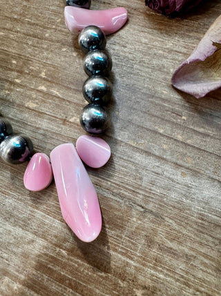 NFR Collection Necklace – 8mm & 14mm Sterling Silver Pearls with Pink Conch Shell – 23" - Cowboy SwaggerNFR Collection Necklace – 8mm & 14mm Sterling Silver Pearls with Pink Conch Shell – 23"Necklaces