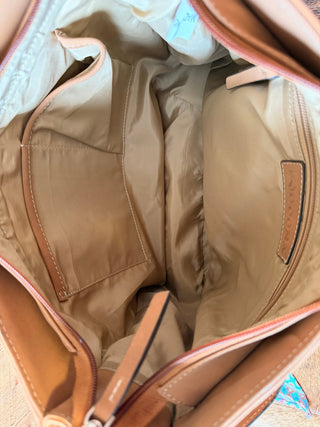 Nocona Priscilla Conceal Carry Shoulder Bag – Tan with Turquoise Whipstitch & Twilly - Cowboy SwaggerNocona Priscilla Conceal Carry Shoulder Bag – Tan with Turquoise Whipstitch & Twilly