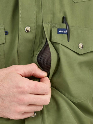 Wrangler Men’s Classic Fit Short Sleeve Performance Shirt – Green (112359446) - Cowboy SwaggerWrangler Men’s Classic Fit Short Sleeve Performance Shirt – Green (112359446)